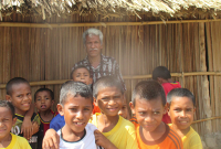 Siswa SD Bimous bersama Kepala Sekolah