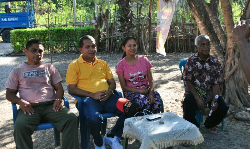Melki Laka Lena (baju kuning)