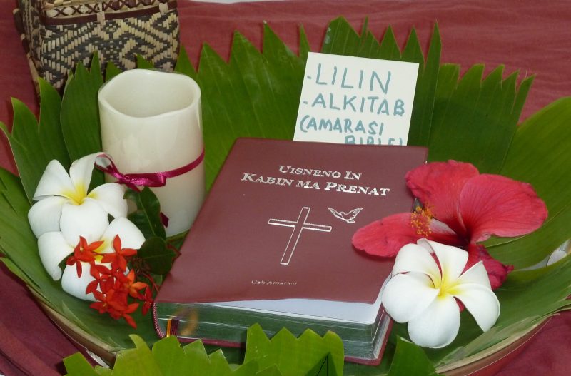lilin,alkitab, oko'mama'
