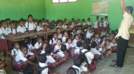 interaksi guru dan siswa SD GMIT Noenoni TTS-NTT