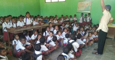 interaksi guru dan siswa SD GMIT Noenoni TTS-NTT