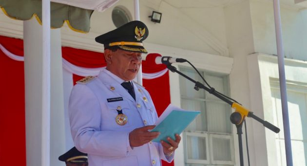 Bupati Kupang, Drs. Korinus Masneno