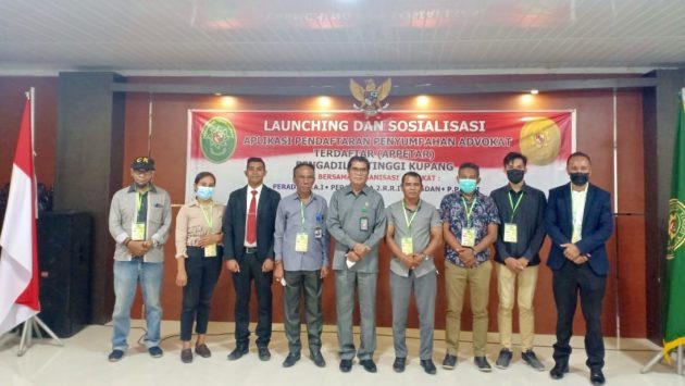 Foto bersama usai peluncuran dan sosialisi aplikasi Appetar di Pengadilan Tinggi Kupang.