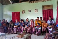 Momentum Berpakaian khas @Roni Bani