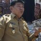Wabup Kupang, J. Manafe, meletakkan batu pertama; Foto: Ansel Bani