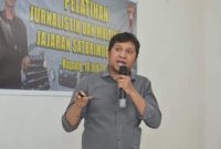 Wartawan kompas.com, Giran Bere