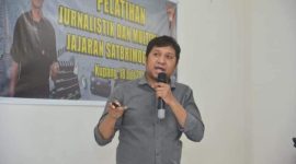 Wartawan kompas.com, Giran Bere