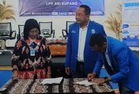 Penandatanganan kerjasama antara GAMKI NTT dan RRI Kupang.