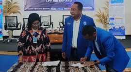 Penandatanganan kerjasama antara GAMKI NTT dan RRI Kupang.