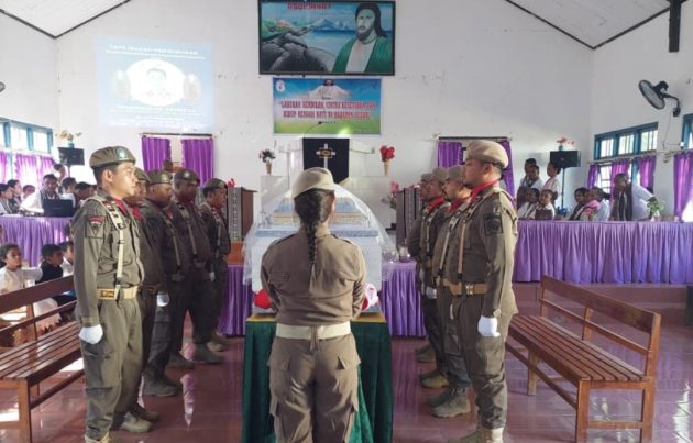 Ibadah pelepasan jenazah almarhum Dominggus Atimeta, S.H, di GMIT Betel Sanenu.