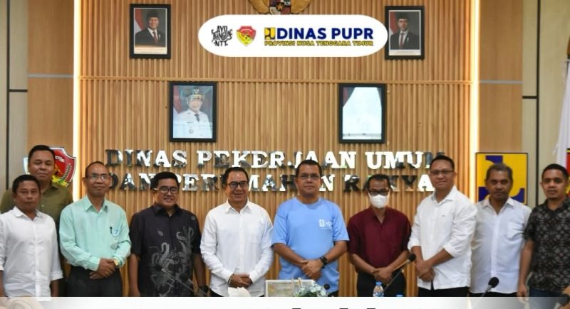 Gubernur NTT usai rapat bersama di Dinas PUPR NTT.