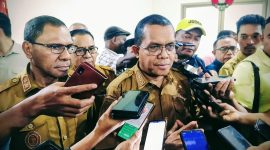 Gubernur NTT, Emanuel Melkiades Laka Lena bersama awak media usai kegiatan.