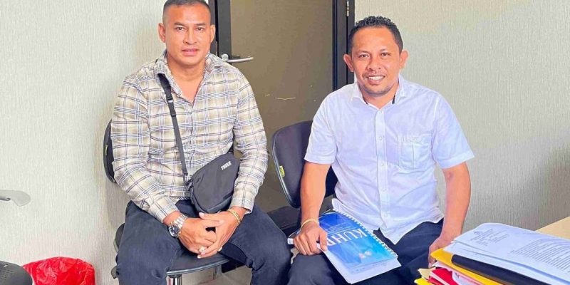 Mokris Lay bersama kuasa hukumnya Rian Van Frits Kapitan, S.H.,M.H