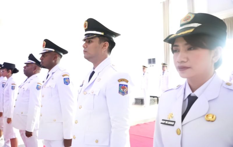 Jebolan IPDN dilantik sebagai camat dan lurah se Kabupaten Kupang.