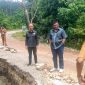 Nampak Nelson Matara bersama teman-teman DPRD Provinsi NTT memantau langsung kondisi jalan Ikan Foti 
