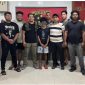 Terduga pelaku penganiayaan disabilitas saat diamankan polisi (Foto: Ola Keda)