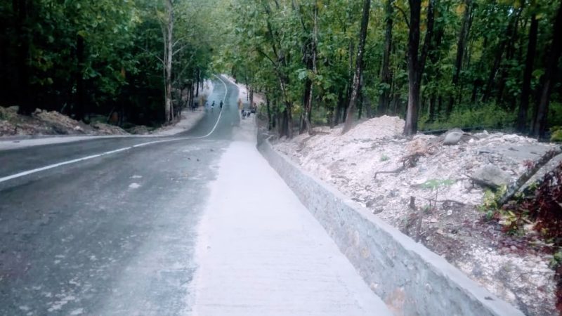 Paket pekerjaan Inpres Jalan Daerah (IJD) yakni Pelebaran Jalan Menuju Standar pada ruas SP. Balibo – SP. Umasukaer di Kabupaten Malaka, Provinsi NTT.