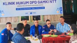 Tim Hukum DPD GAMKI NTT, Amos Lafu, SH., MH, Obet Djami, SH., MH, Ferdy Boimau, SH., MH, Hangri Pah, SH, saat memberikan pelayanan hukum di GMIT Siloam, Kecamatan Amabi Oefeto Timur, Kabupaten Kupang.