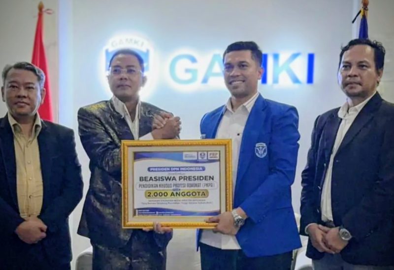 Penandatanganan kerjasama GAMKI dengan Dewan Pengacara Nasional Indonesia dan FHP Law School.