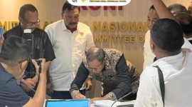 Wakil Gubernur NTT, Johny Asadoma menandatangani kesepakatan NTT sebagai tuan rumah PON 2028 untuk 22 cabang olahraga.