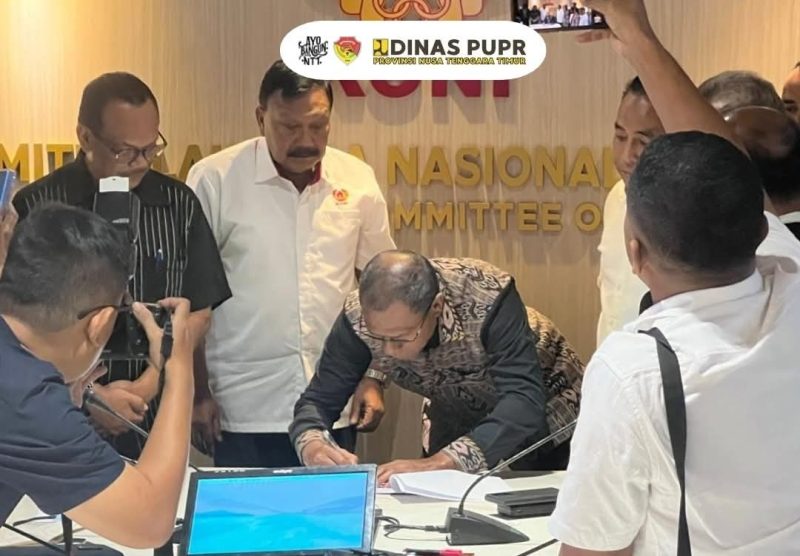 Wakil Gubernur NTT, Johny Asadoma menandatangani kesepakatan NTT sebagai tuan rumah PON 2028 untuk 22 cabang olahraga.