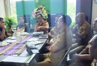 Kepala Dinas PUPR NTT bersama jajaran berdiskusi dengan Kejaksaan Tinggi NTT.