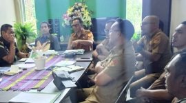 Kepala Dinas PUPR NTT bersama jajaran berdiskusi dengan Kejaksaan Tinggi NTT.