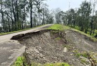 Ini salah satu titik jalan yang longsor dan berpotensi putus total (Titik ini berdekatan langsung dengan Observatorium Timau)