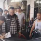 Kejari Sabu Raijua saat geledah rumah Arshad Tey (pengusaha) di Kelurahan Nefonaek, Kecamatan Kota Lama, Kota Kupang.(Foto : okenusra.com)