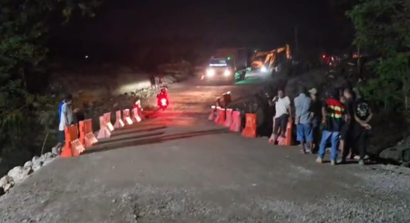 BPJN NTT resmi buka ruas jalan darurat di Asam Tiga, Kabupaten Kupang. Arus lalulintas Timor Raya kembali normal.