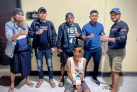 Tim Resmob Polres Kupang bersama tersangka usai ditangkap.