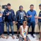 Tim Resmob Polres Kupang bersama tersangka usai ditangkap.