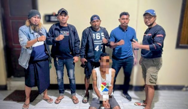 Tim Resmob Polres Kupang bersama tersangka usai ditangkap.