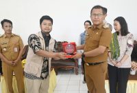 Bupati Kupang, Yosef Lede, melepas 40 Alumni Pejuang Digital.