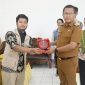 Bupati Kupang, Yosef Lede, melepas 40 Alumni Pejuang Digital.