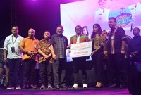 Bank NTT menyerahkan bantuan Dana CSR untuk Prosesi Paskah 2026 di Kabupaten Kupang.