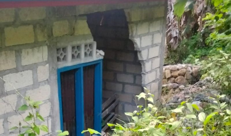 Rumah warga Desa Oeniko terdampak bencana tanah bergerak dan longsor.