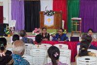 Sekretaris GAMKI NTT, Adv. Amos Lafu, S.H.,M.H sedang memberikan materi hukum terkait KDRT kepada Jemaat GMIT Ebenhaezer Saba, Amarasi Barat.