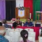 Sekretaris GAMKI NTT, Adv. Amos Lafu, S.H.,M.H sedang memberikan materi hukum terkait KDRT kepada Jemaat GMIT Ebenhaezer Saba, Amarasi Barat.
