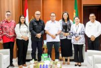 Jajaran pengurus PGRI NTT bertemu Gubernur Emanuel Melkiades Laka Lena.