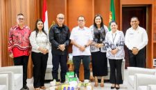 Jajaran pengurus PGRI NTT bertemu Gubernur Emanuel Melkiades Laka Lena.