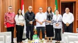 Jajaran pengurus PGRI NTT bertemu Gubernur Emanuel Melkiades Laka Lena.