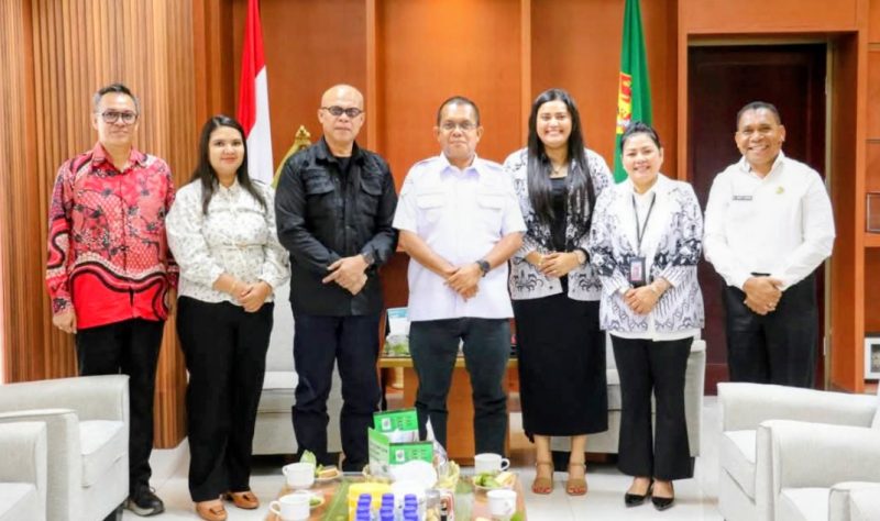 Jajaran pengurus PGRI NTT bertemu Gubernur Emanuel Melkiades Laka Lena.