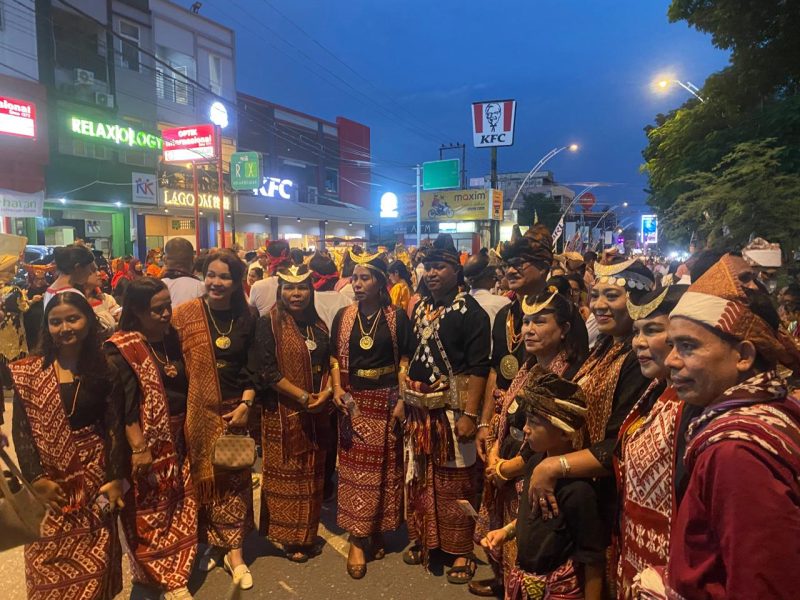 Sebahagian peserta Pawai Budaya dari Pah Amarasi: ft: Moses; WAG IKARASI