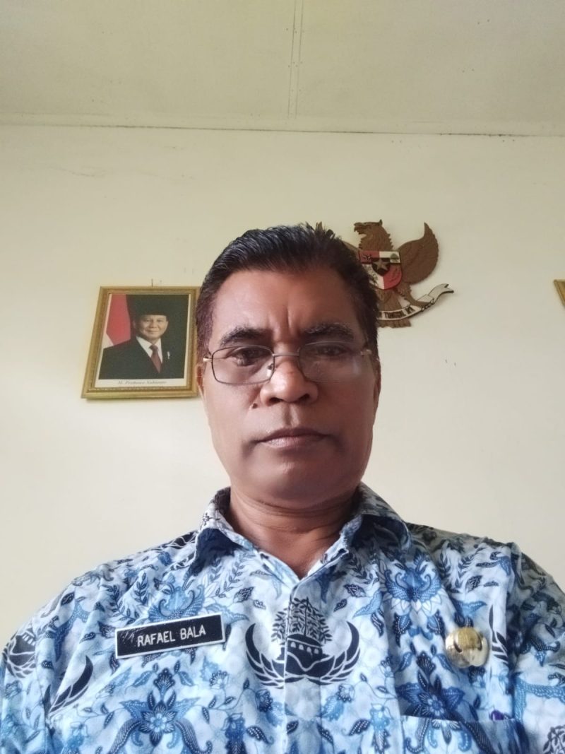 Rafael Bala, Kepala SMA Negeri 2 Amarasi Selatan; ft: kiriman Rafael Bala