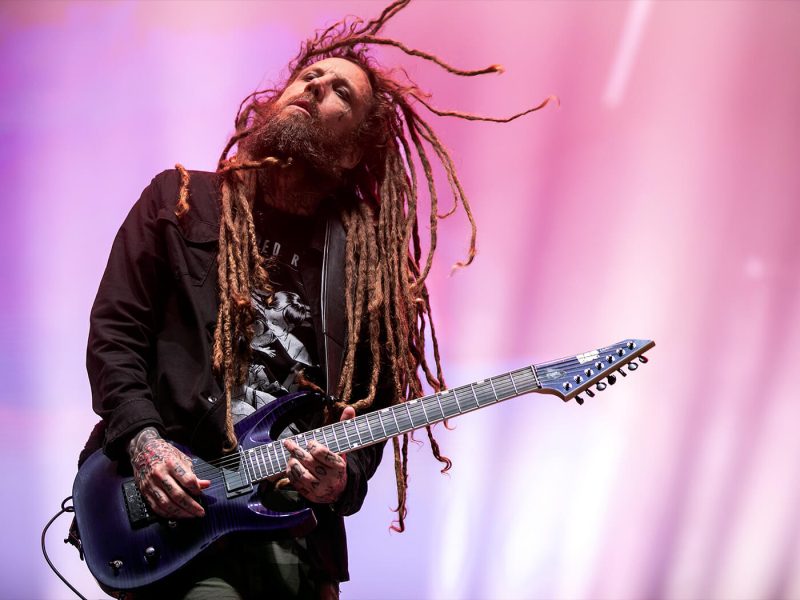 Brian Welch;
Sumber: https://guitar.com/ 