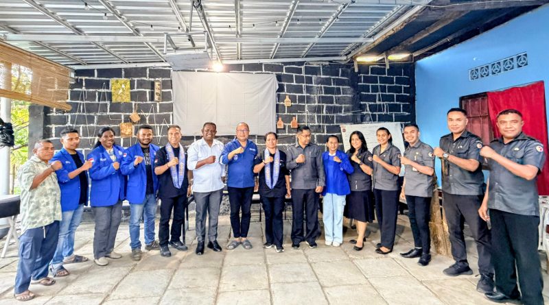 Kolaborasi GAMKI NTT dan Bawaslu NTT dalam program sekolah demokrasi.