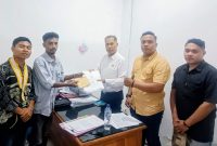 Tim kuasa menyerahkan memorandum hukum kepada Wasidik Dirkrimum Polda NTT.
