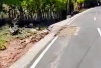 Salah satu titik yang diperbaiki pihak ketiga di proyek Jalan Sulamu.