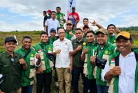Anggota DPR RI Fraksi PKB, Usman Husin bersama para penyuluh pertanian di Sumba, NTT.